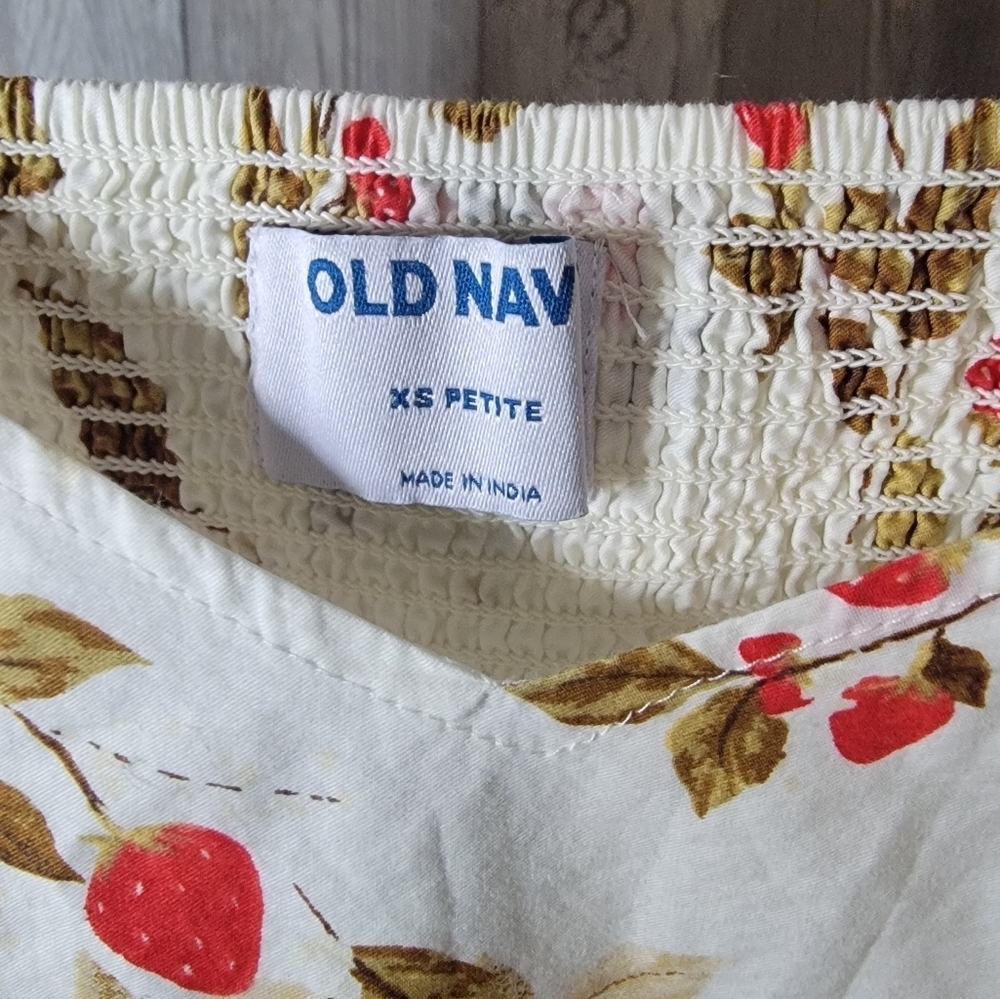 Old Navy White Floral Puff Sleeve Blouse - Picture 2 of 4